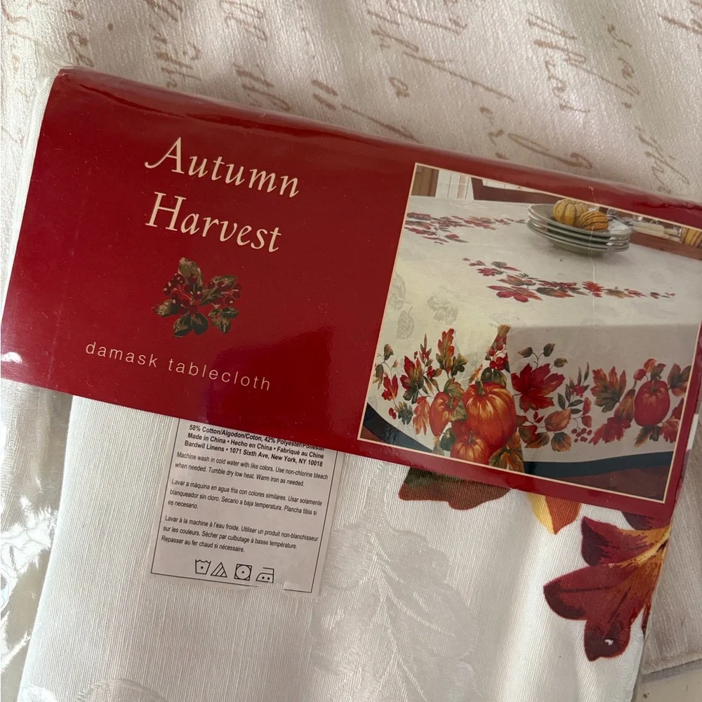 🍂🍁Autumn Harvest Thanksgiving Tablecloth pumpkins,leaves White Rust Orange Green